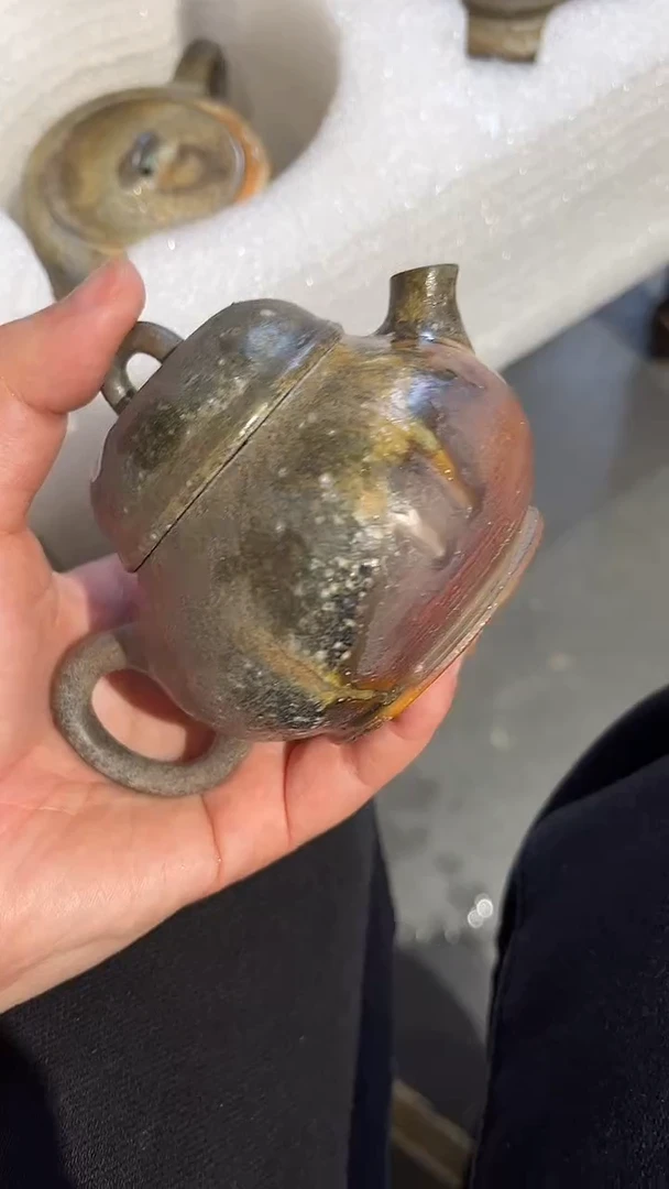 壶217号容量120-130ML陶泥 有打磨痕迹