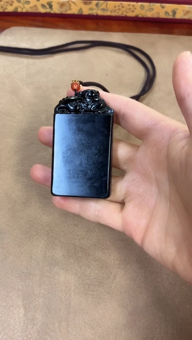 颈饰未镶嵌和田玉和田玉光面貔貅无事牌 M056