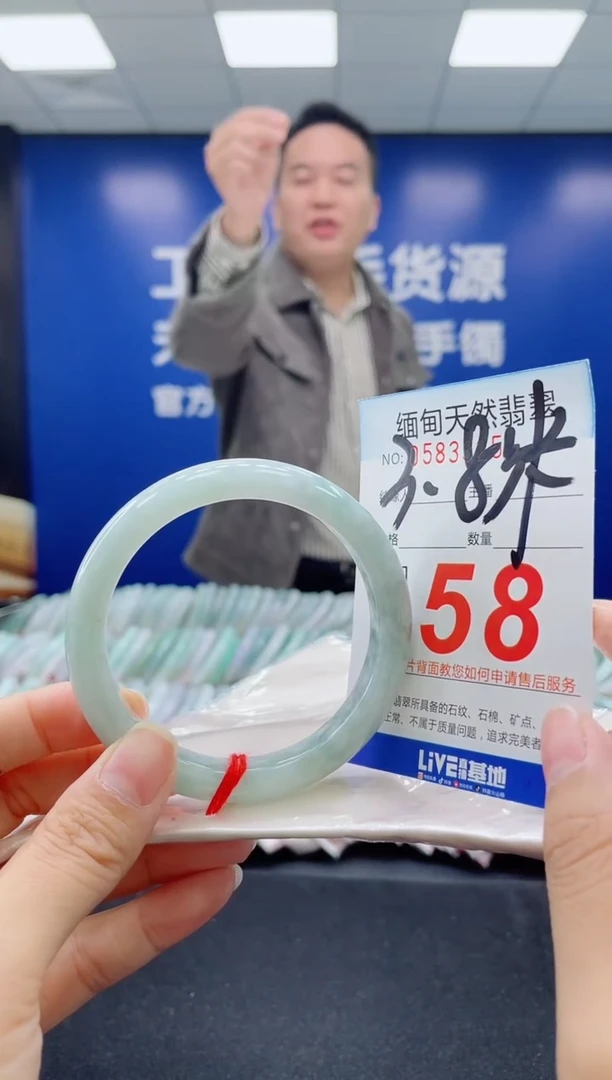 未镶嵌手镯翡翠天然翡翠手镯