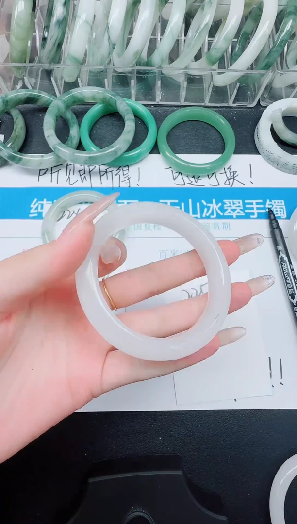 未镶嵌手镯石英质玉225-52.5