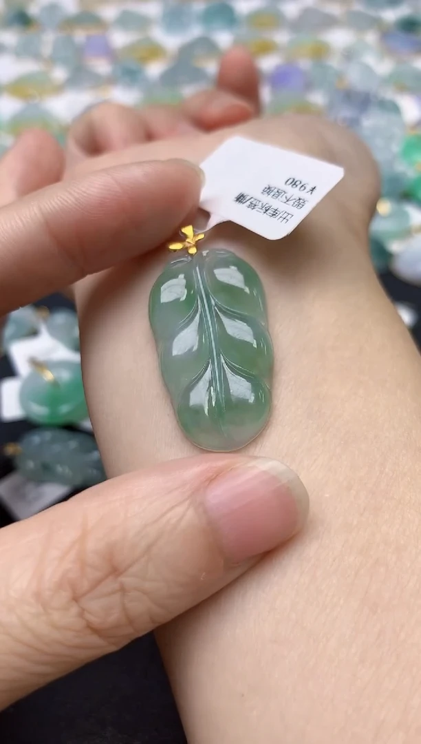 翡翠18K金镶嵌颈饰天然缅甸A货翡翠