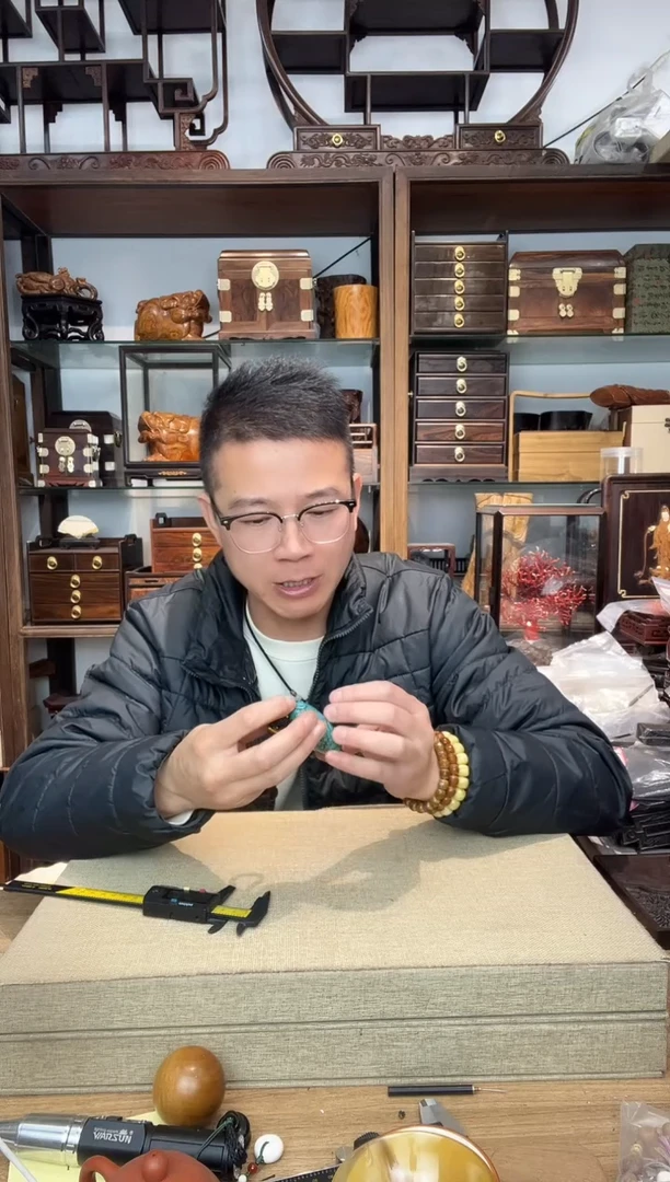 613 一物一拍  手把件94克