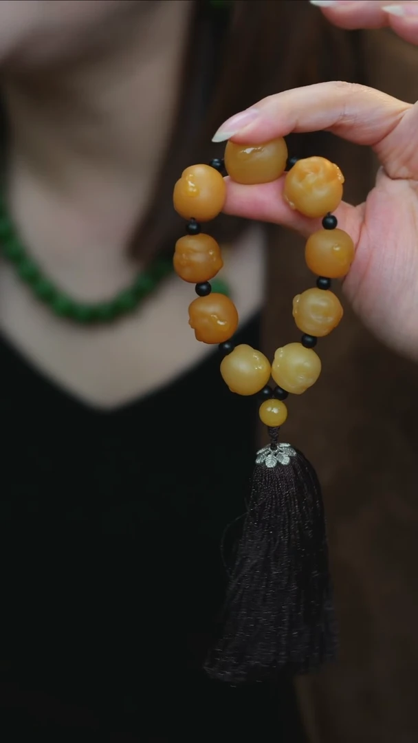 未镶嵌石英质玉（黄龙玉）手持活**尸佛公手串