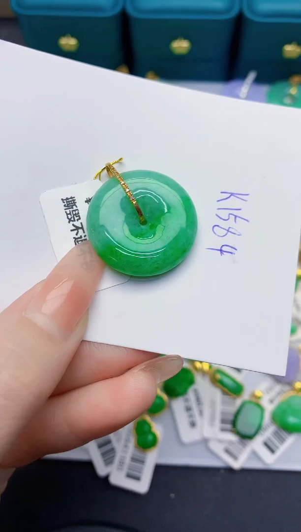 颈饰18K金镶嵌翡翠缅甸天然翡翠A货