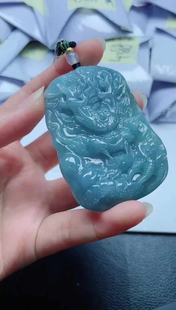 翡翠未镶嵌颈饰