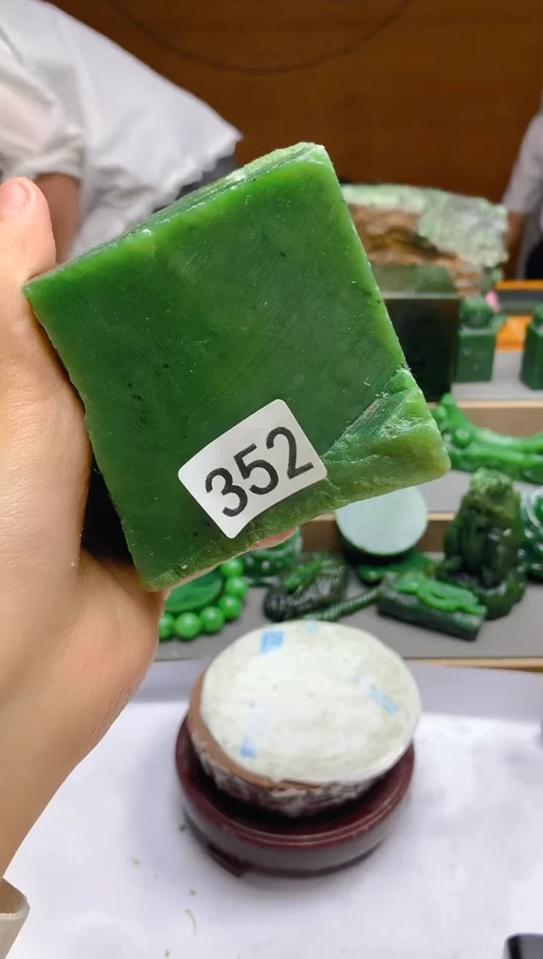 和田玉（碧玉）未镶嵌珠宝半成品1