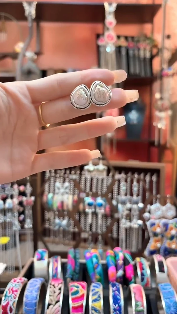 织绣云织谣民族风精美饰品  5