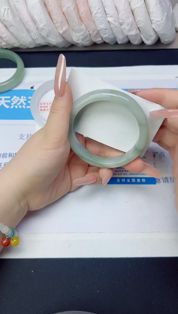 石英质玉手镯未镶嵌143/58.9