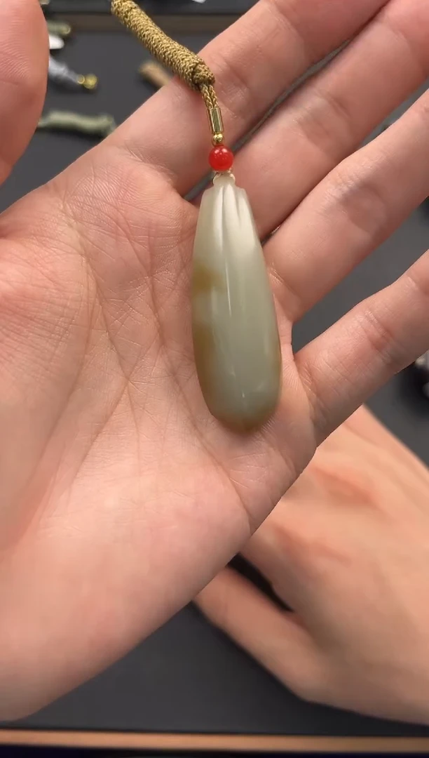 未镶嵌手串和田玉且末金山糖青白吊坠微色差