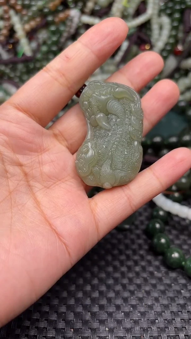 颈饰未镶嵌和田玉1