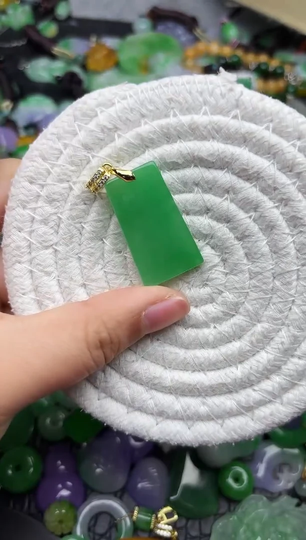 颈饰未镶嵌翡翠缅甸翡翠吊坠