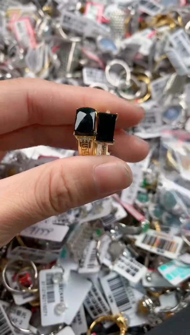 18K金镶嵌戒指翡翠666---------1