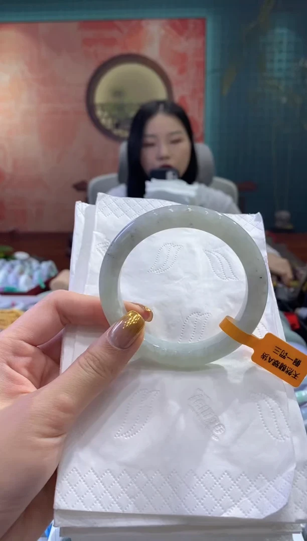 翡翠手镯未镶嵌多人06905