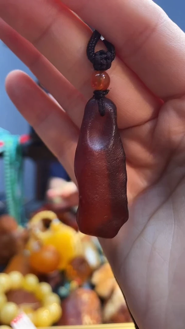 未镶嵌颈饰琥珀吊坠
