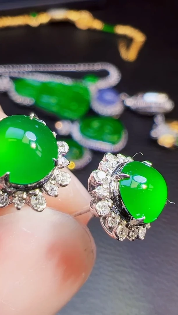 18K金镶嵌翡翠耳饰用****0翡翠