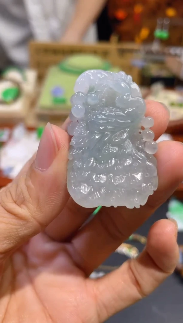 翡翠未镶嵌颈饰凤凰
