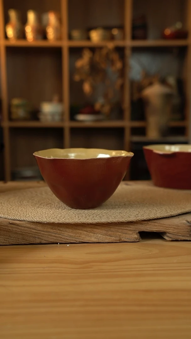 复古红系列的7英寸手捏荷叶边面碗1个