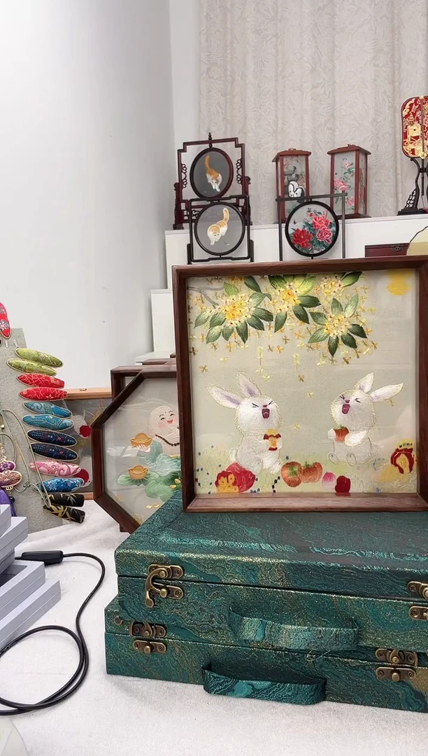 扇子苏绣作品手工摆台