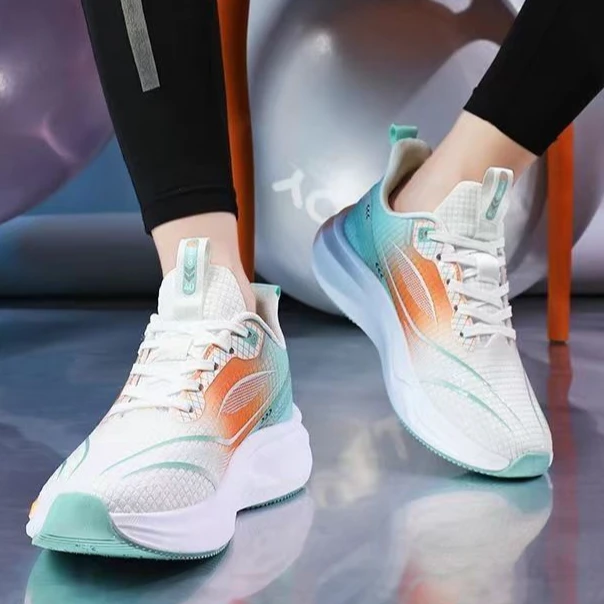 飞织透气跑步圆头轻便时尚纯色秋季网面鞋亮片运动鞋减震休闲