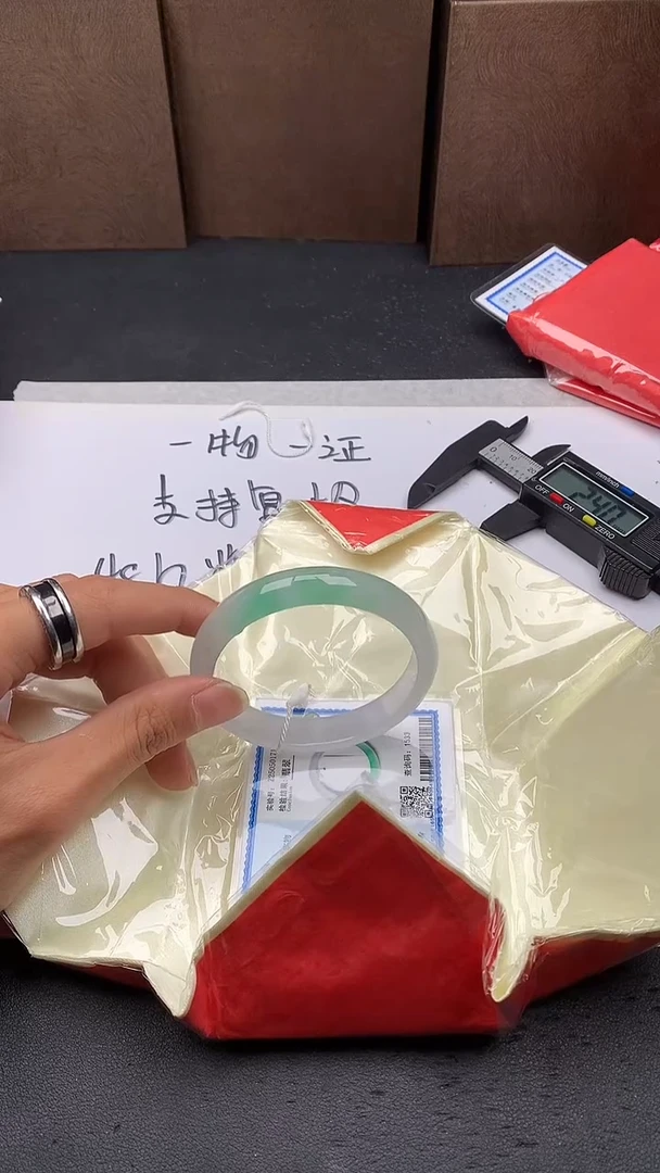 翡翠手镯未镶嵌85