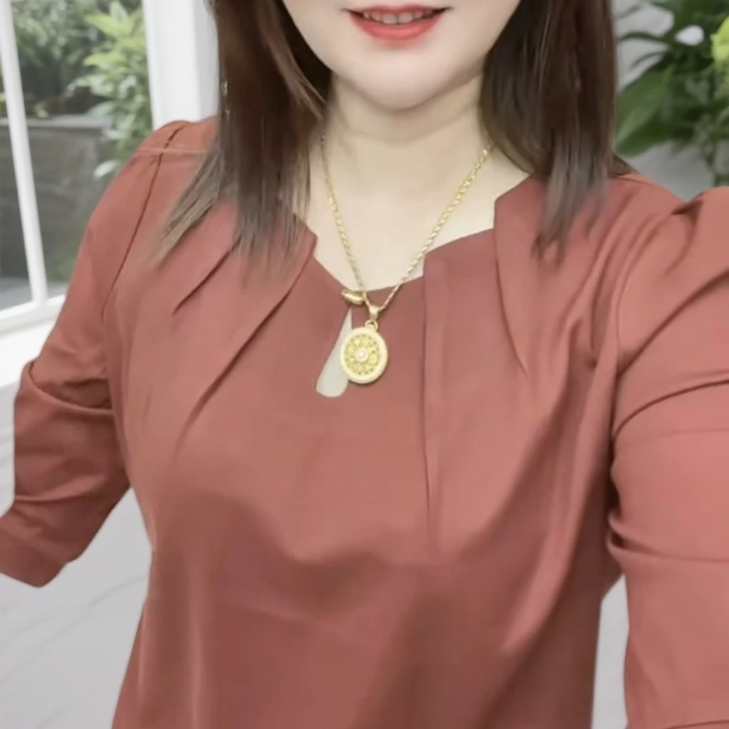 美虹时装气质女人味设计版显瘦特色V领中袖上衣