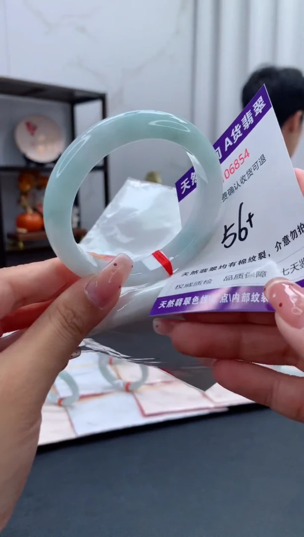 未镶嵌手镯翡翠有纹，完美者勿拍
