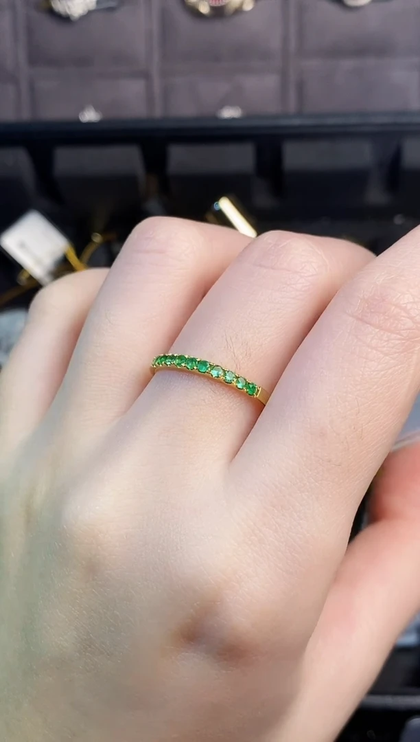 18K金镶嵌戒指祖母绿排戒
