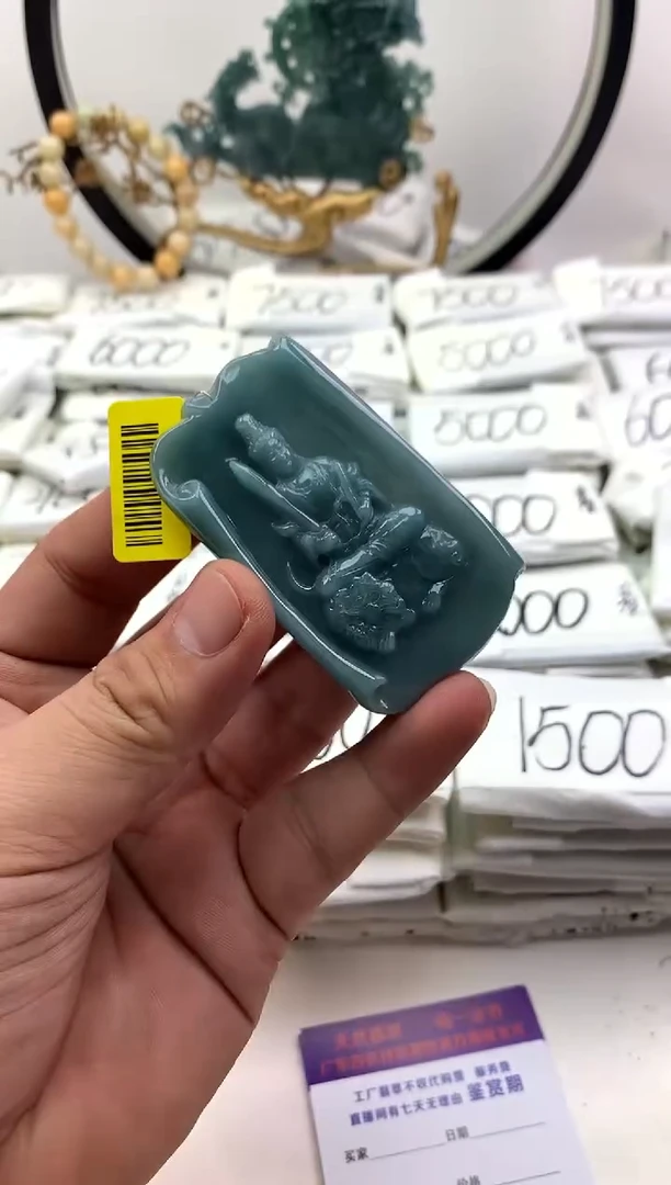 翡翠未镶嵌颈饰文殊