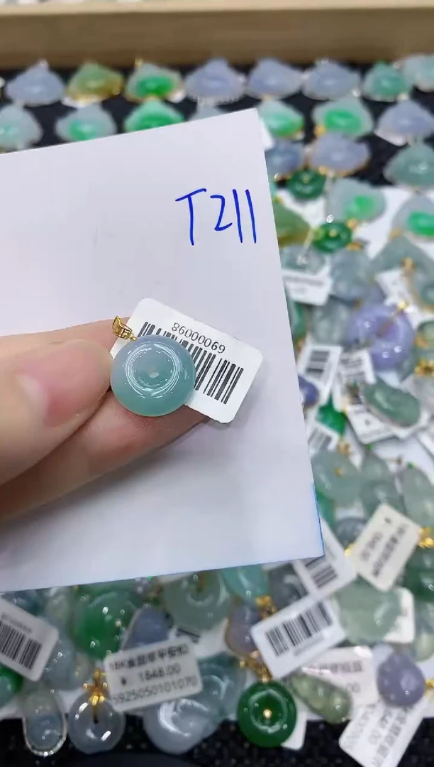 翡翠18K金镶嵌颈饰111111111