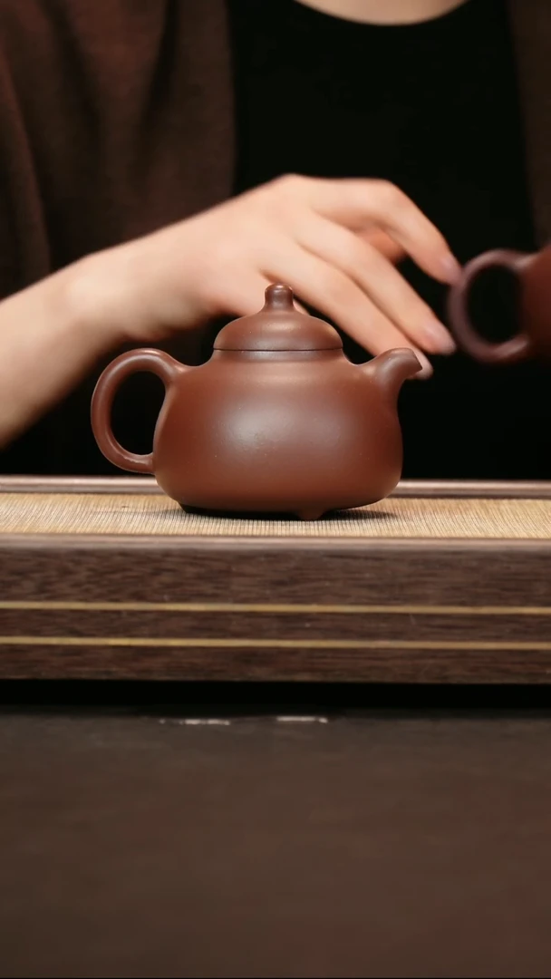 茶壶紫砂三号井底槽清 三足乳鼎 周建芳