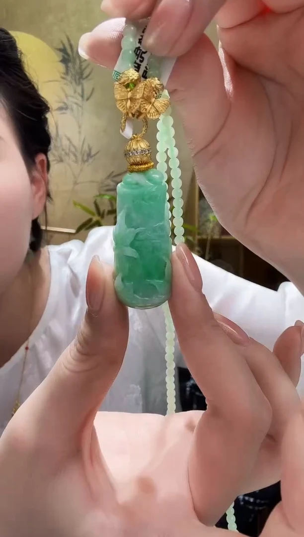 颈饰未镶嵌翡翠吊坠