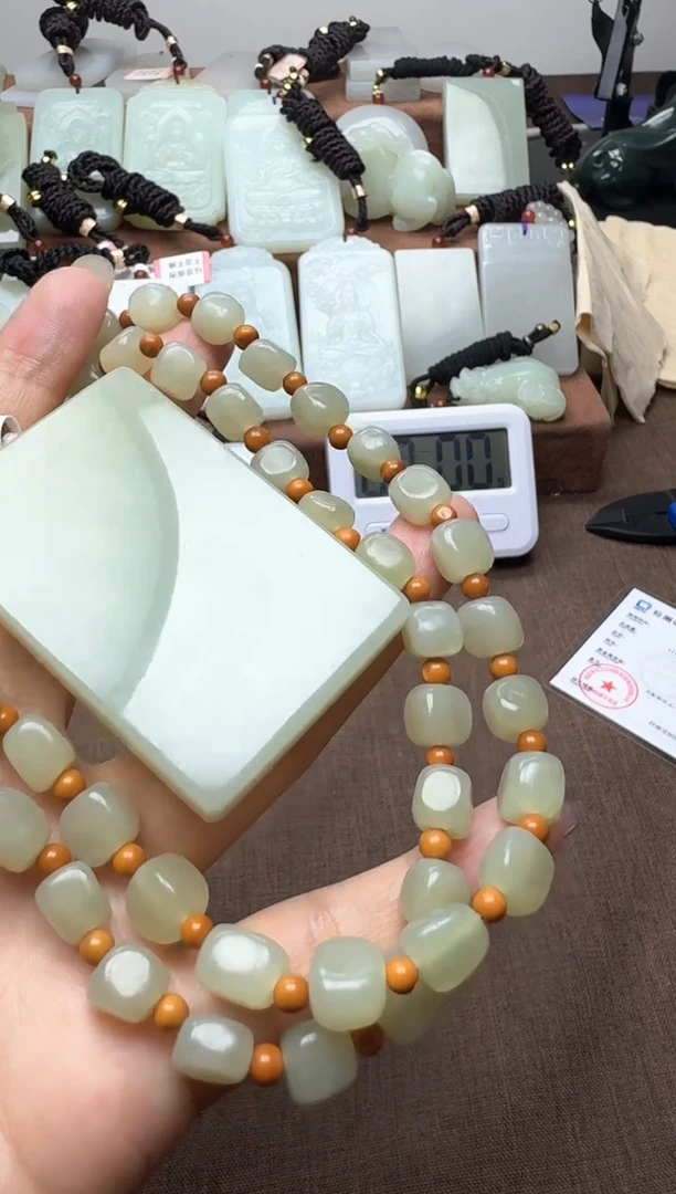 颈饰未镶嵌和田玉1