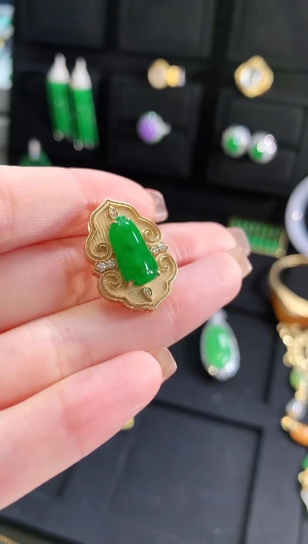 【闪购商品】翡翠颈饰18K金镶嵌吊坠