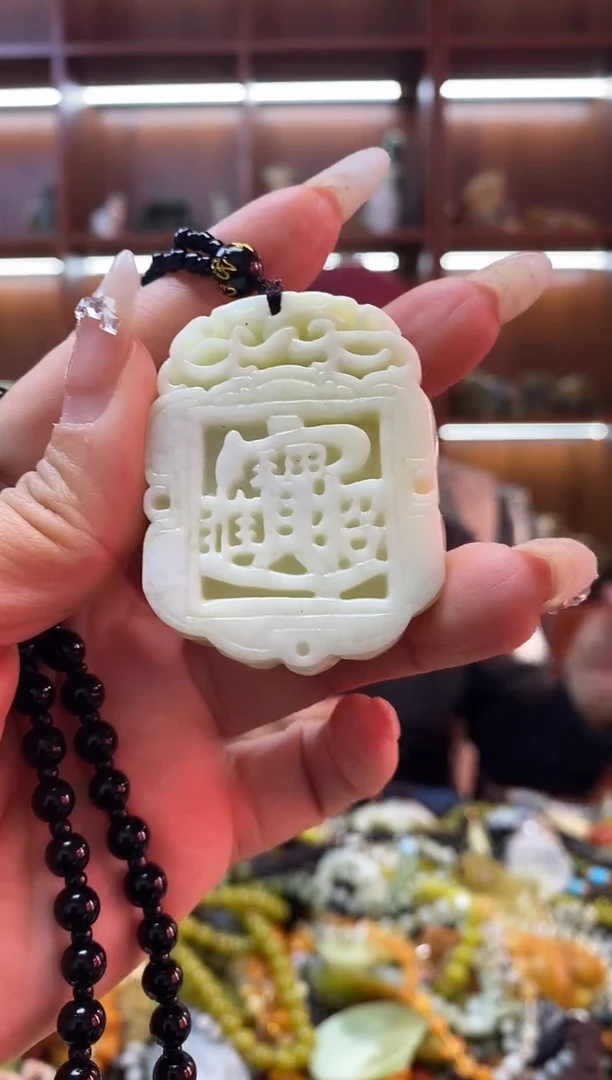 未镶嵌蛇纹石玉吊坠