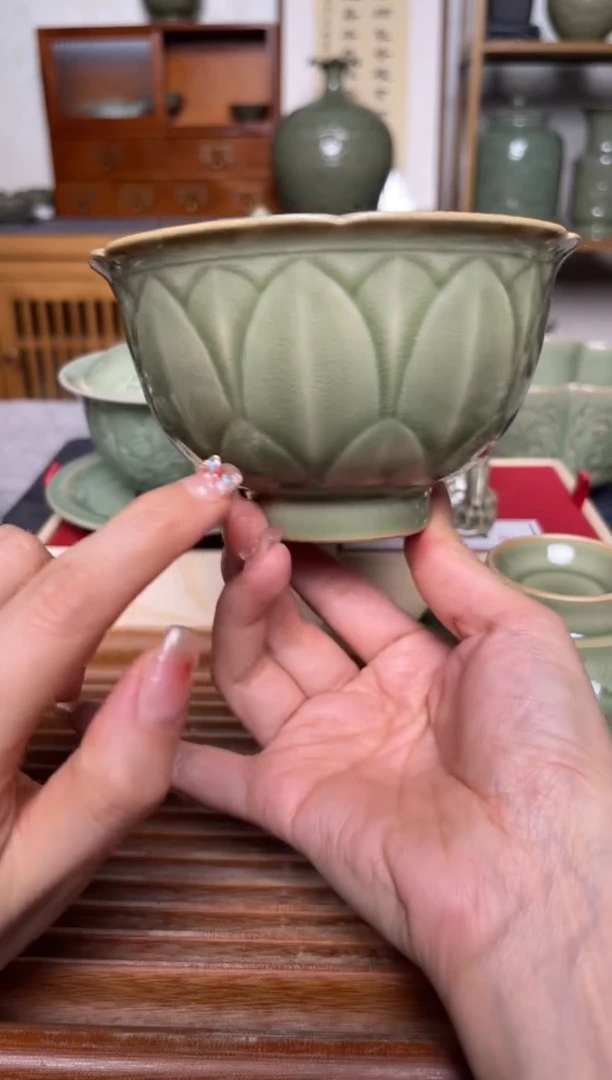 【闪购商品】其他橄榄绿宫廷小海瓯  剔花莲瓣