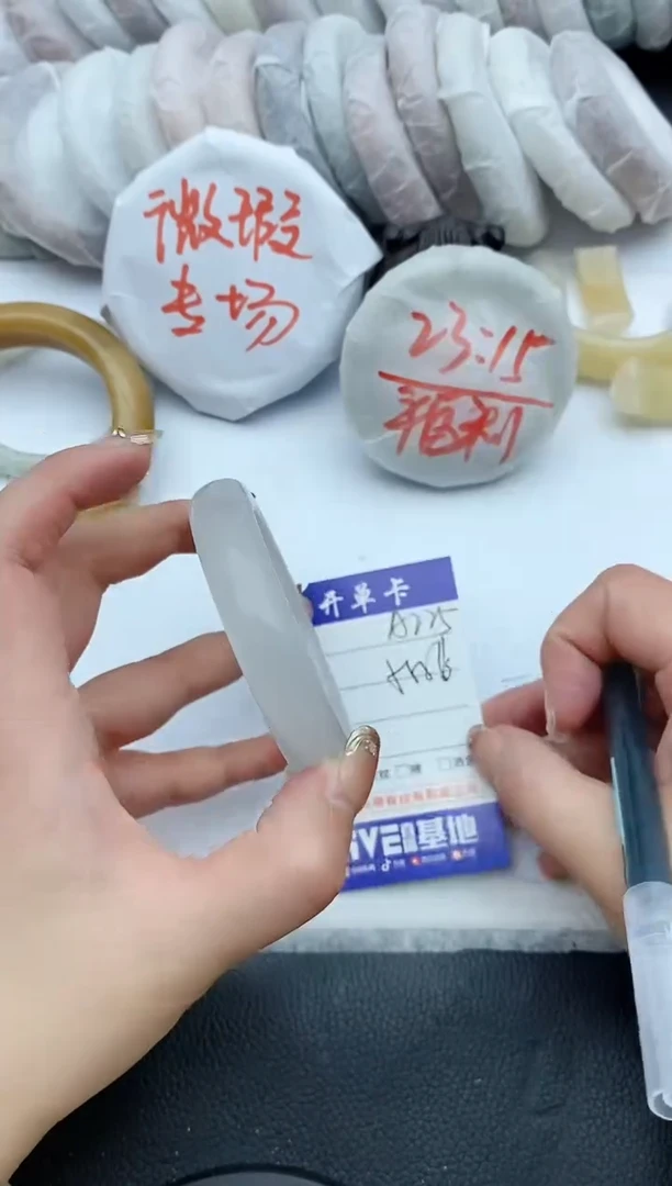 【闪购商品】石英质玉手镯未镶嵌A225+55/56