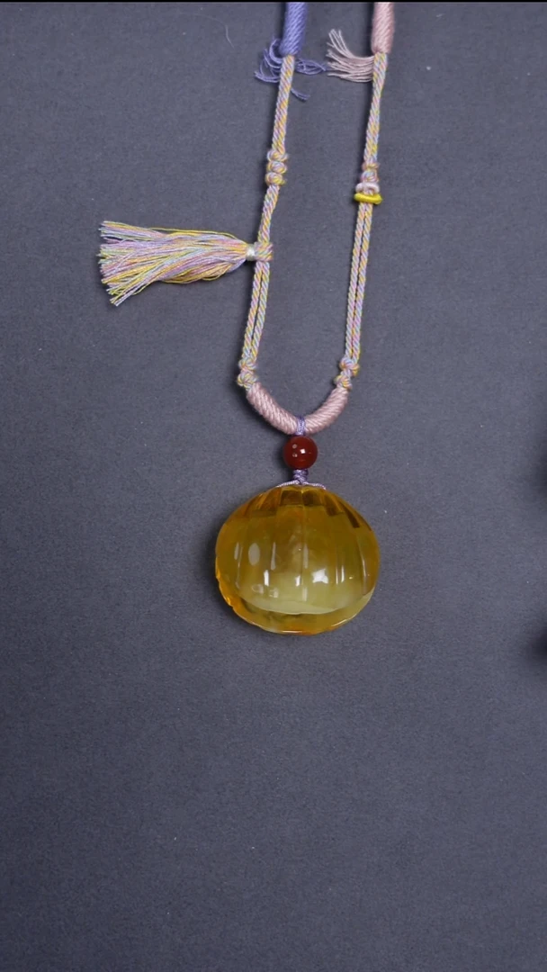 蜜蜡颈饰未镶嵌蜜蜡雕刻吊坠