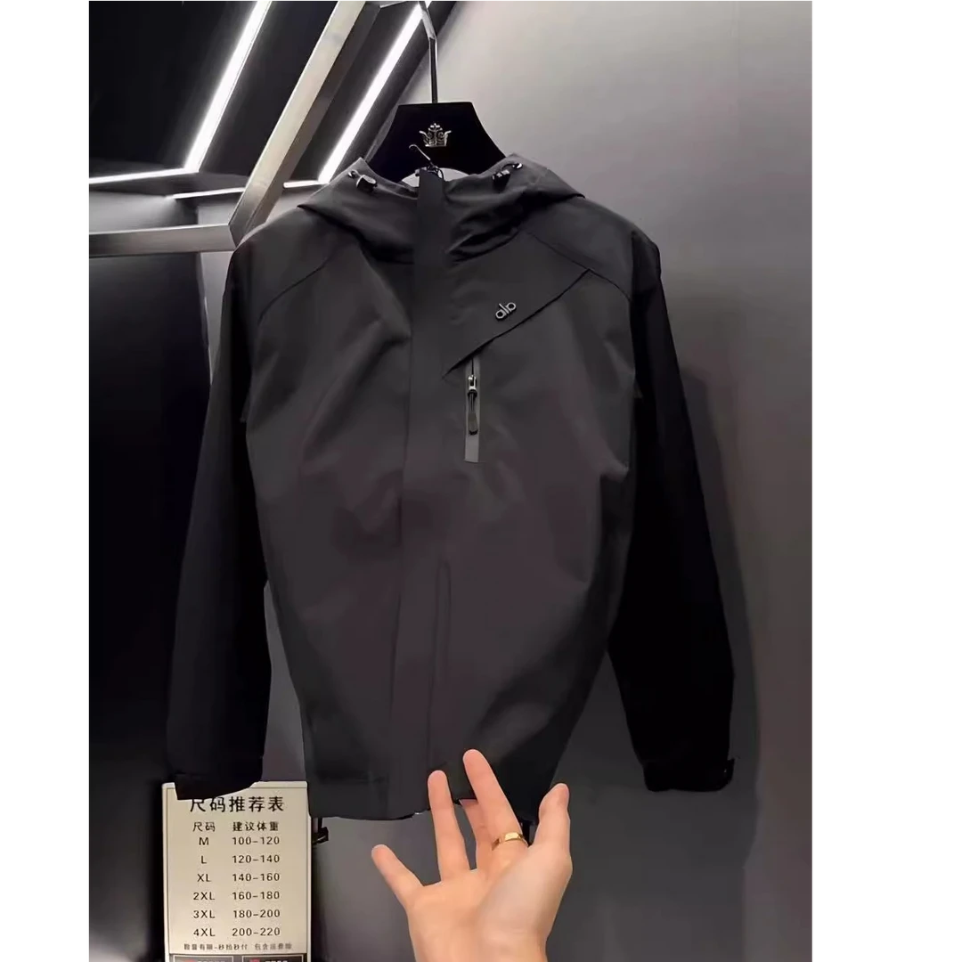 2026秋冬季新款男时尚连帽简约舒适防风轻奢休闲服夹克外套冲锋衣