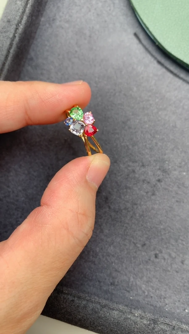 尖晶石戒指18K金镶嵌1.4ct多宝戒指  BE