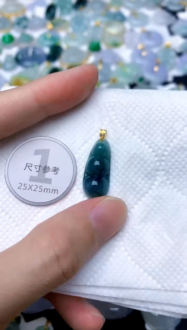 颈饰18K金镶嵌翡翠天然A货翡翠