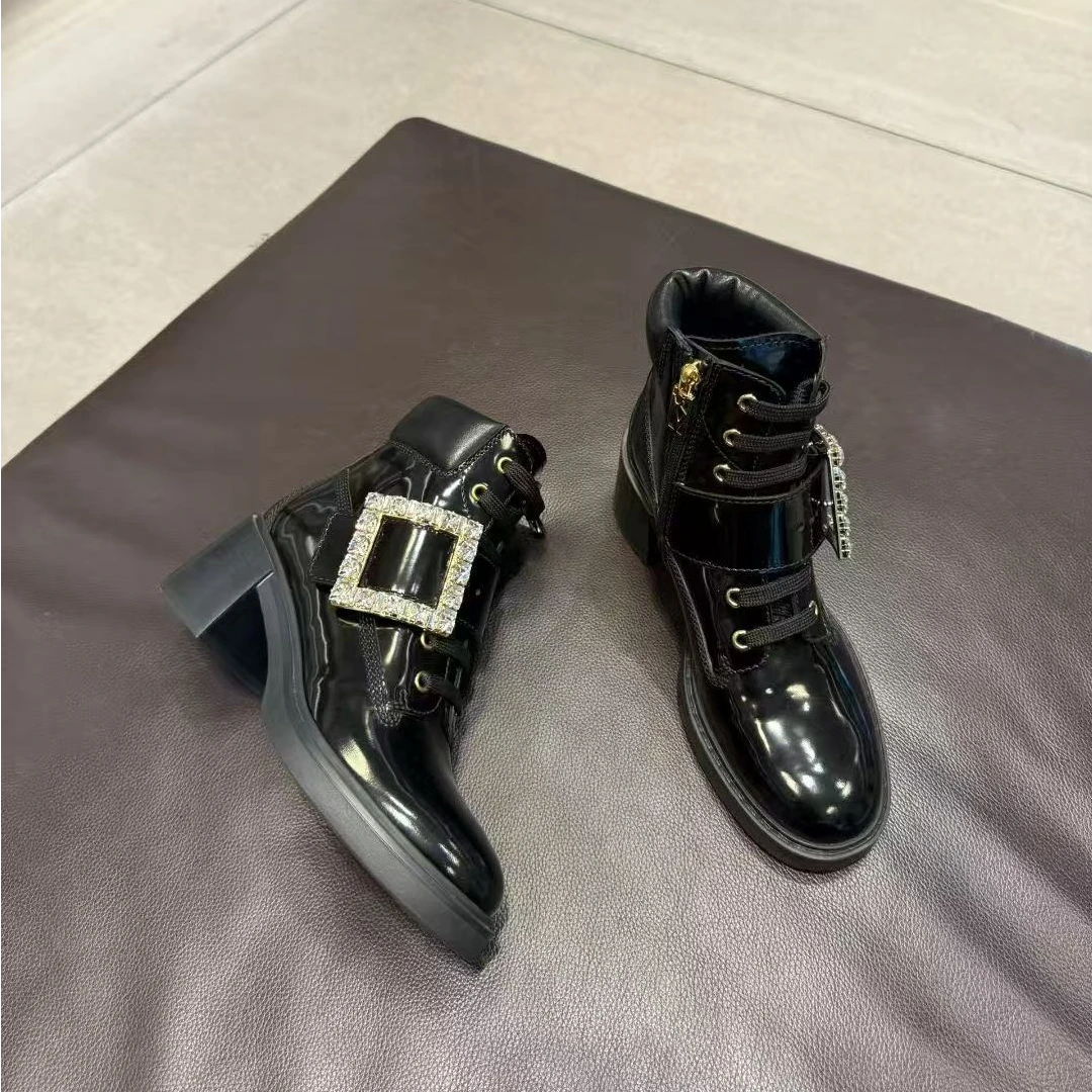 未使用 Roger Vivier/罗杰·维威耶 /六六/女款黑色钻扣粗跟短靴