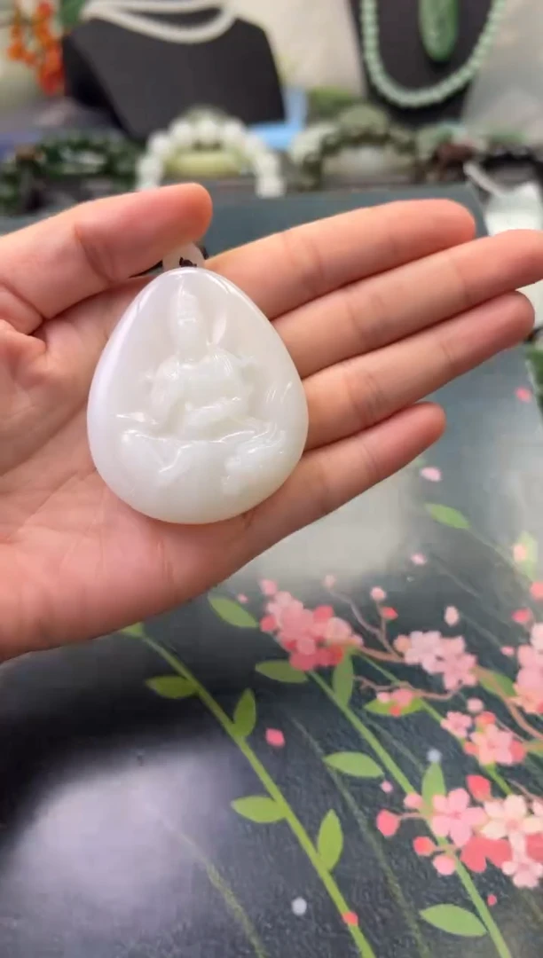 和田玉未镶嵌颈饰吊坠