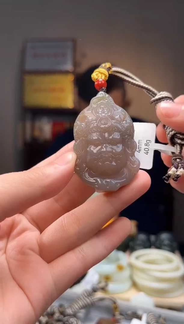 颈饰未镶嵌石英质玉吊坠