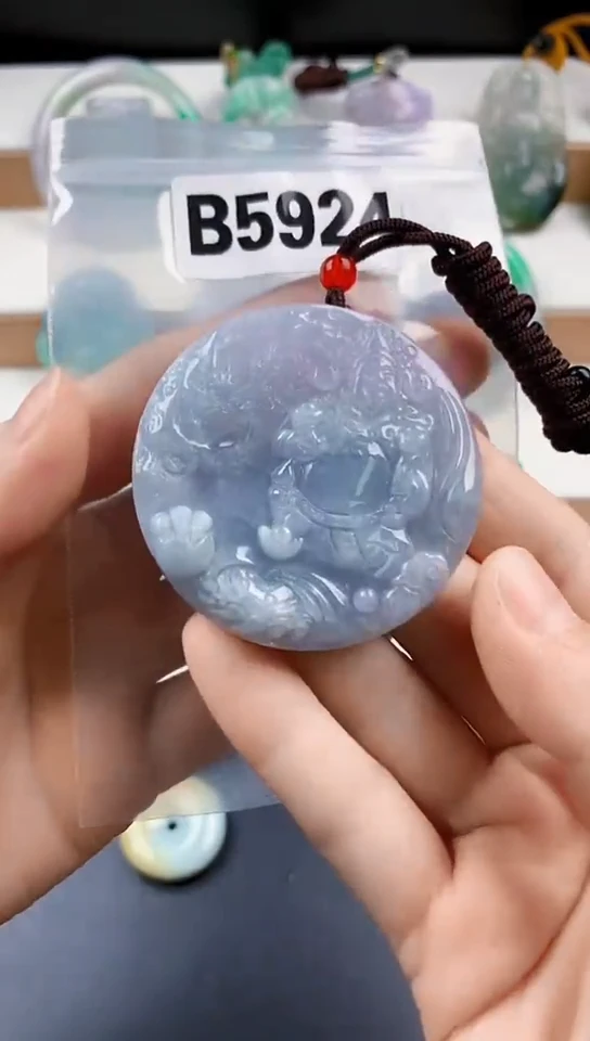 颈饰未镶嵌翡翠天然翡翠吊坠挂件