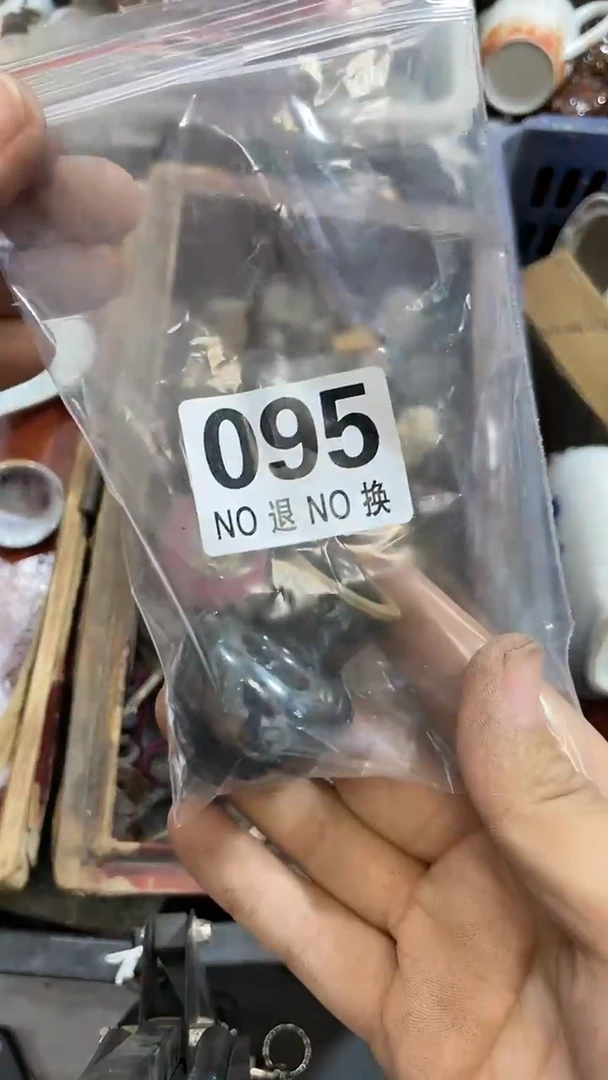 伴****生所拍商品均为残品，付款表示默认，不退不换，看好下单，