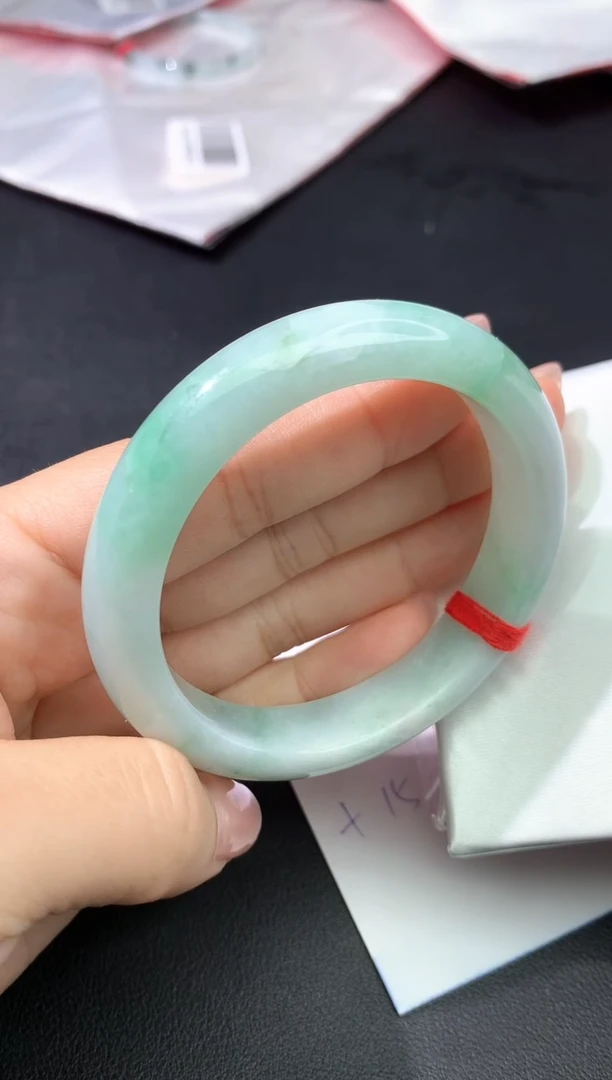 未镶嵌手镯翡翠手镯