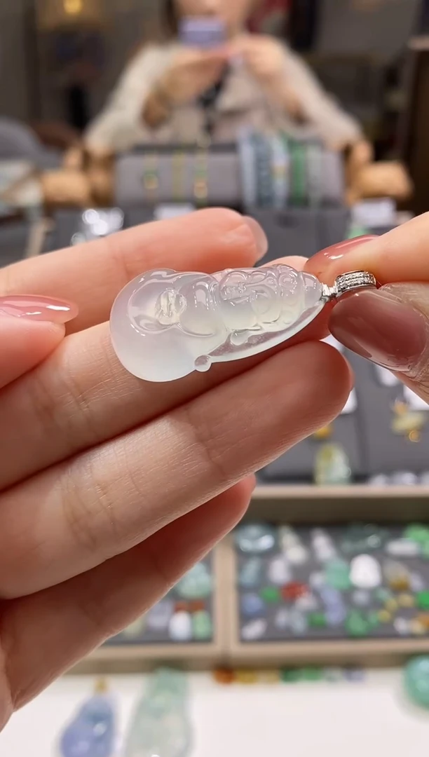 颈饰18K金镶嵌翡翠宝宝佛