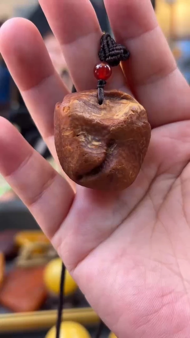 未镶嵌颈饰琥珀吊坠