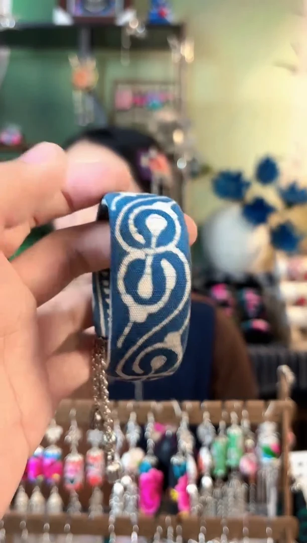 彩云南阁非遗老绣饰品711*