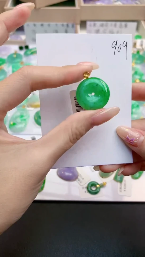 颈饰18K金镶嵌翡翠天然缅甸A货翡翠